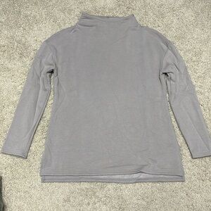 EUC. Free Fly tunic, mock neck sweatshirt. Light gray/light mauve color.
